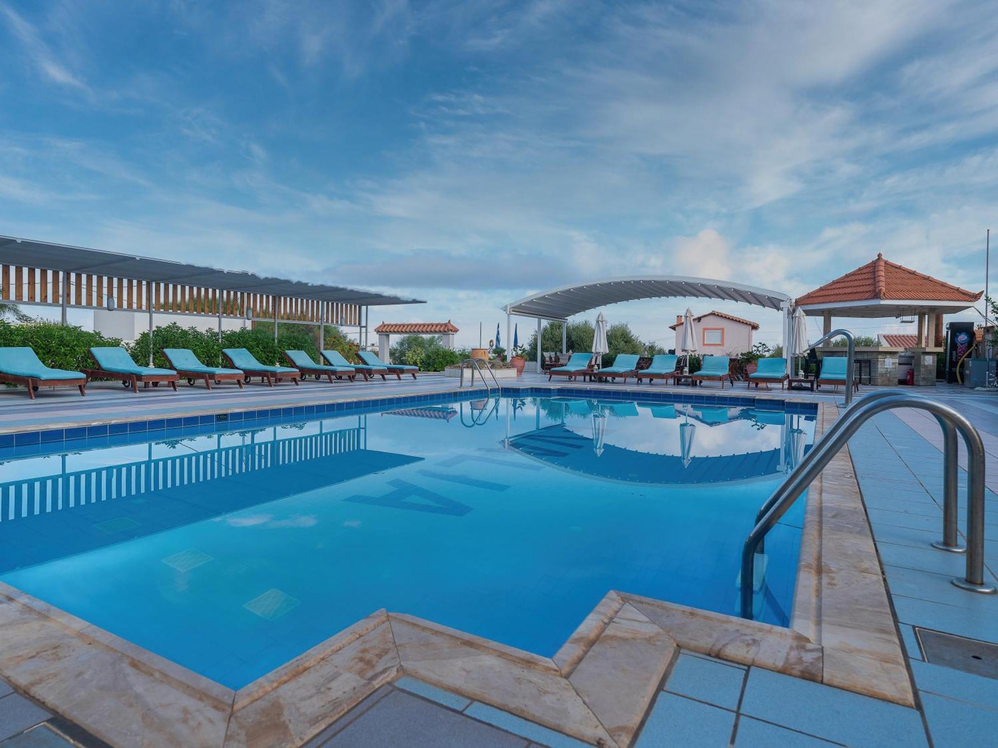 Evalia Apartments Херсонисос Екстериор снимка