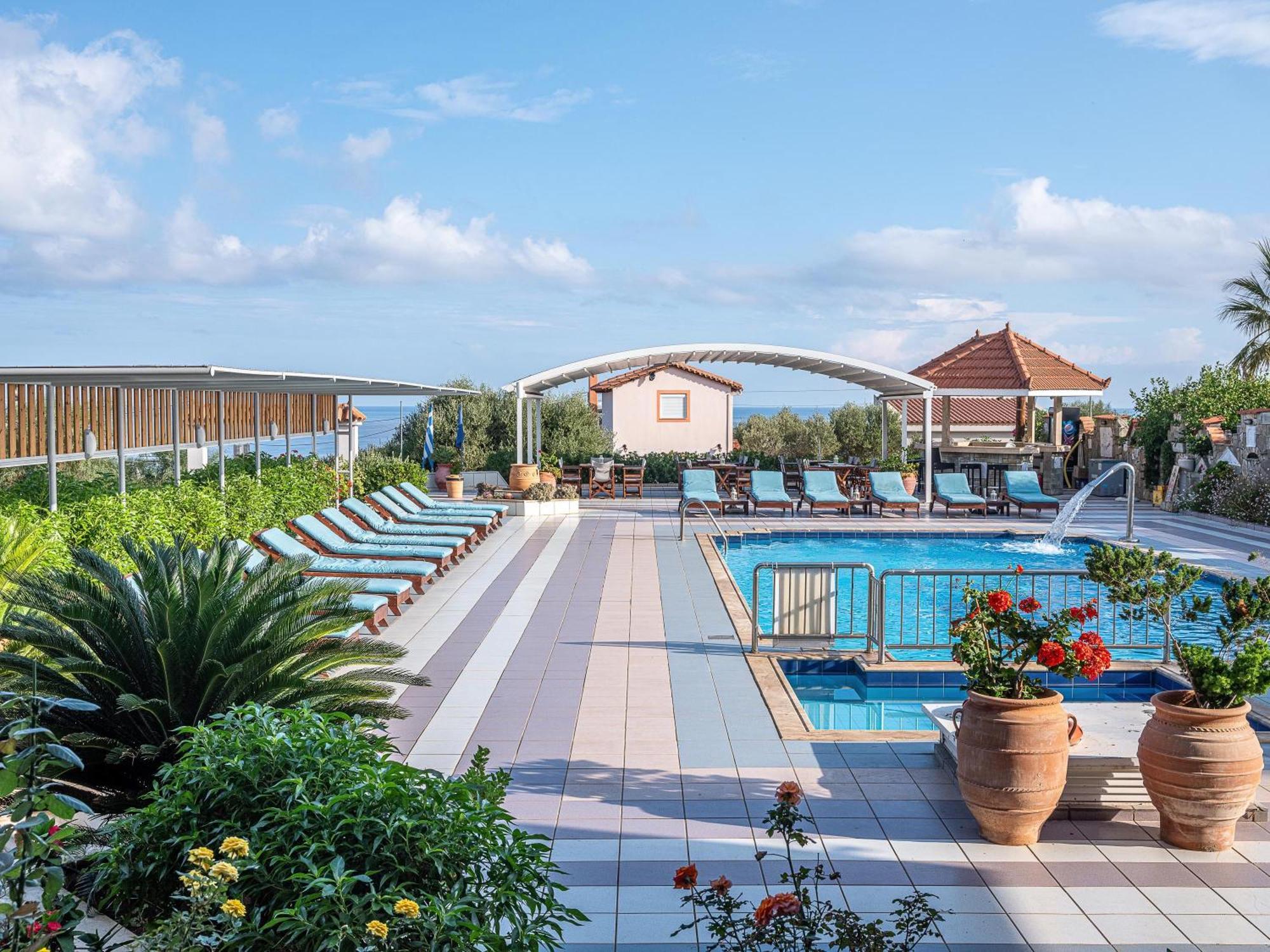 Evalia Apartments Херсонисос Екстериор снимка